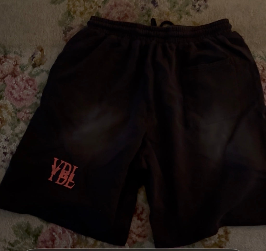 Da red  shorts