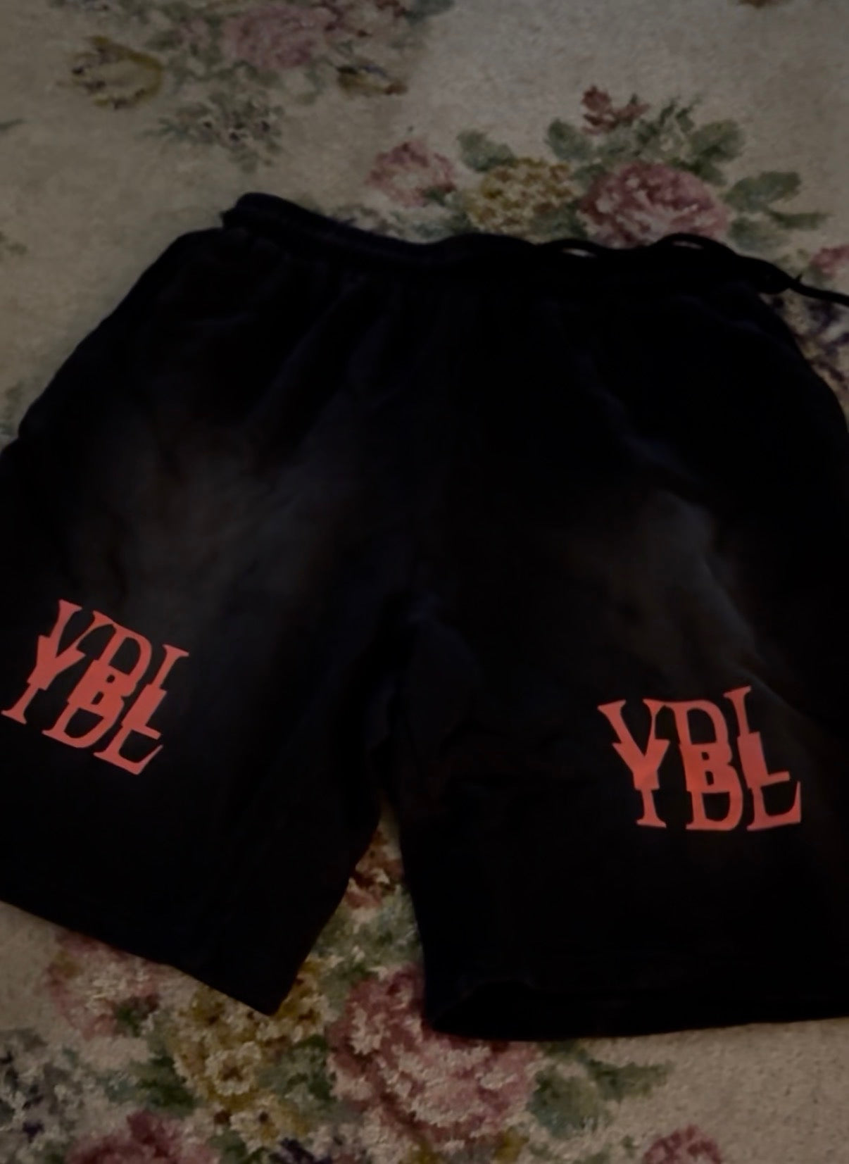 Da red  shorts